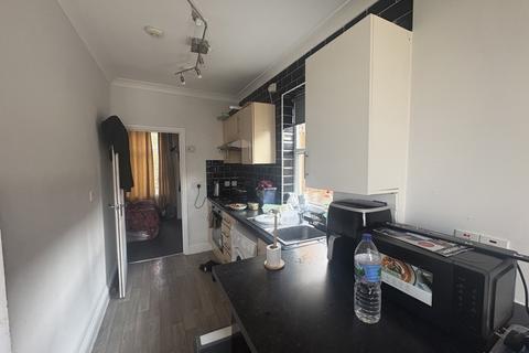 undefined, flat 3 20 Oakfield Road Croydon Surrey CR0 2UA