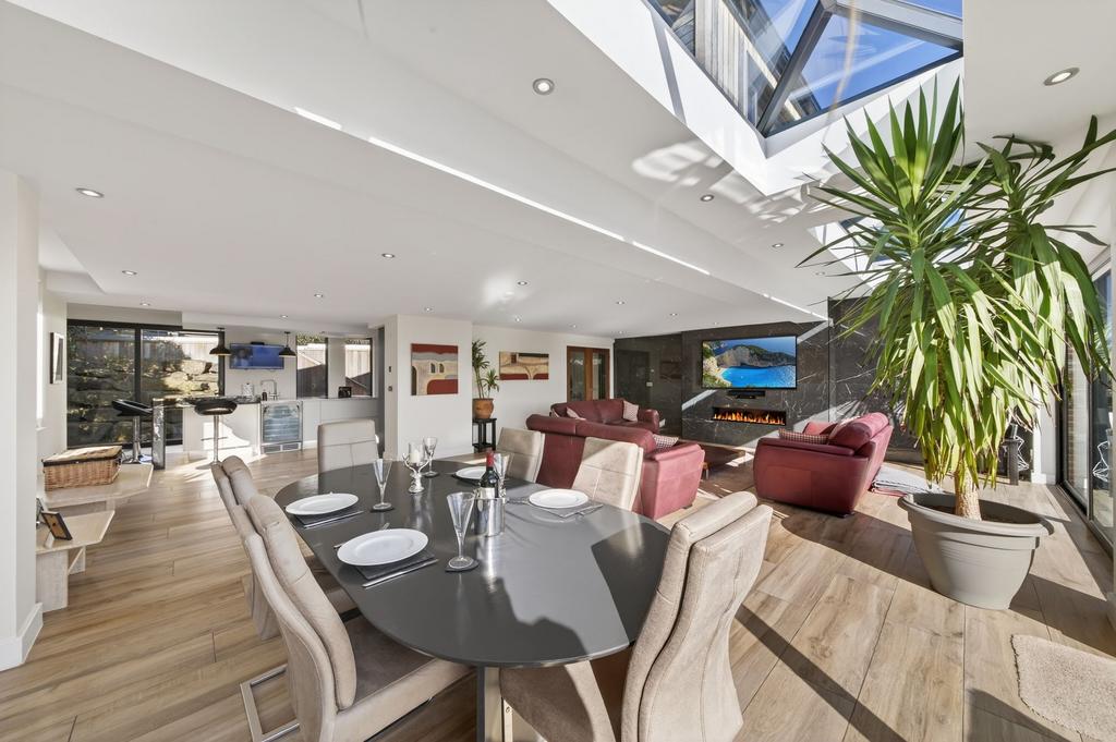 Living dining kitchen
