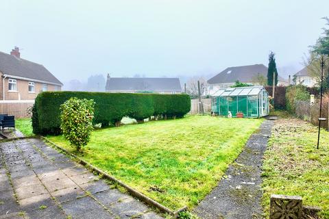 3 bedroom semi-detached house for sale, Highland Crescent, Pontllanfraith, NP12