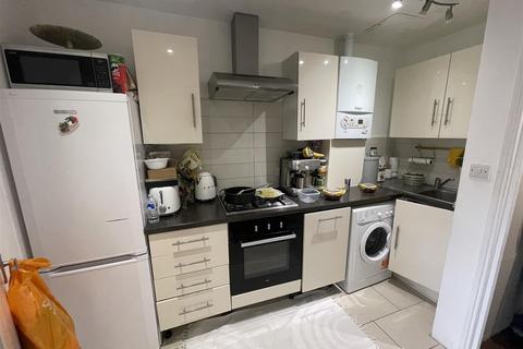 Studio to rent, Regents Park Road, London