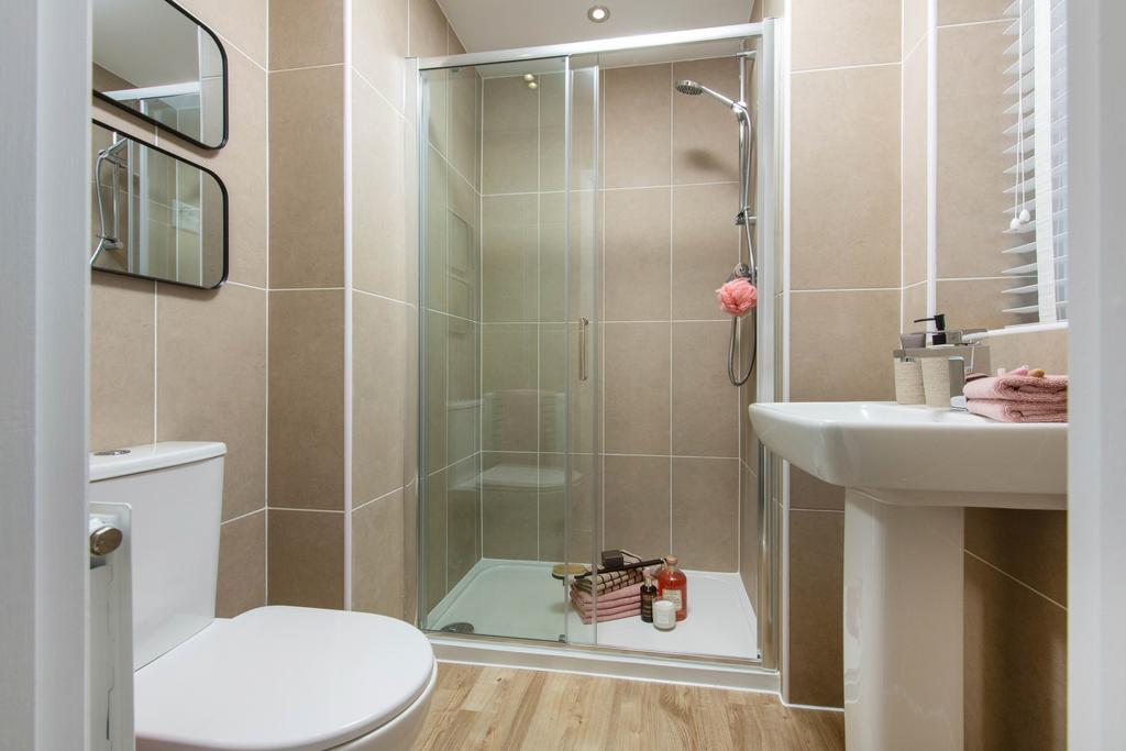 Internal image of the en suite in the Ellerton...
