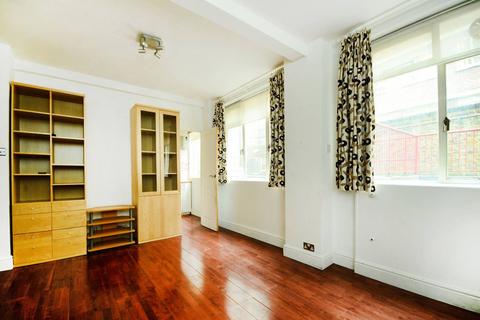 undefined, Charterhouse Square, Clerkenwell, London, EC1M