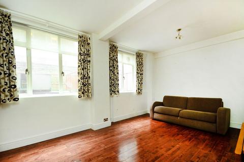 Charterhouse Square, Clerkenwell, London, EC1M