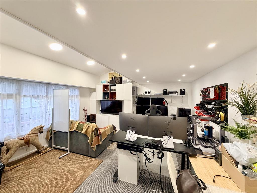 Garage/office