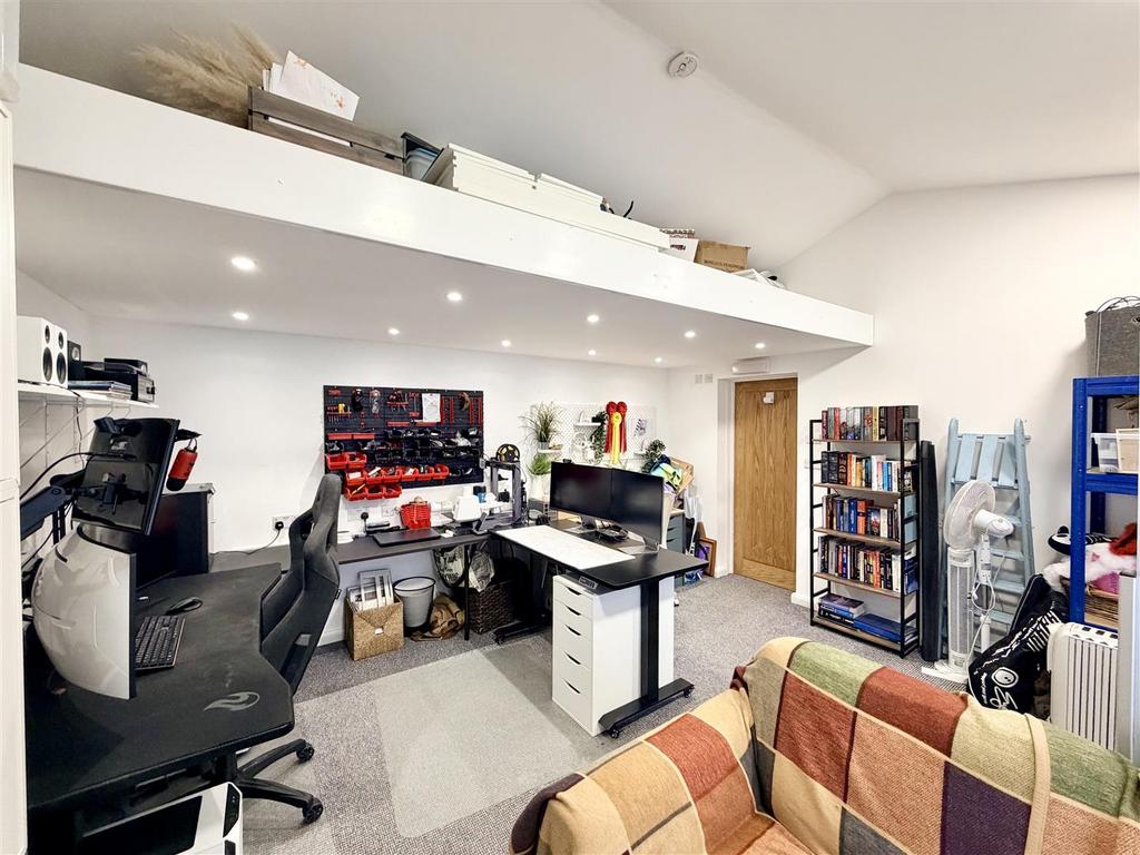 Garage/office