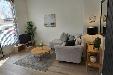 2 bedroom flat to rent, Belmont Street, West End, Glasgow, G12
