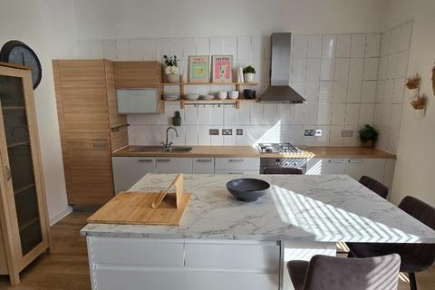 2 bedroom flat to rent, Belmont Street, West End, Glasgow, G12