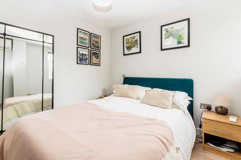 1 bedroom flat for sale, Putney Bridge Road, London SW18