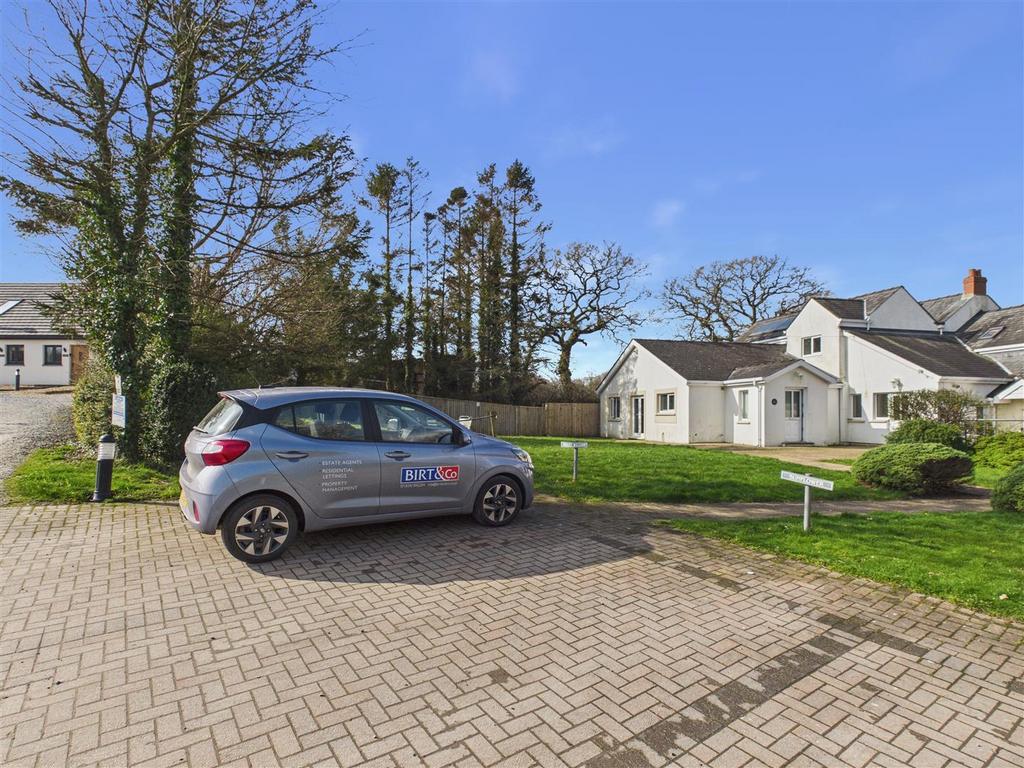 Garden + Parking