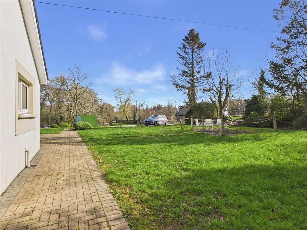 Garden + Parking