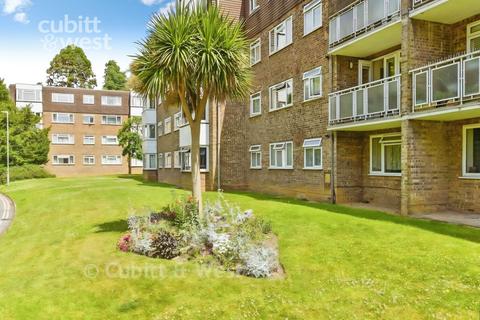 2 bedroom apartment to rent, AVAILABLE IMMEDIATELY, London Road, BN1