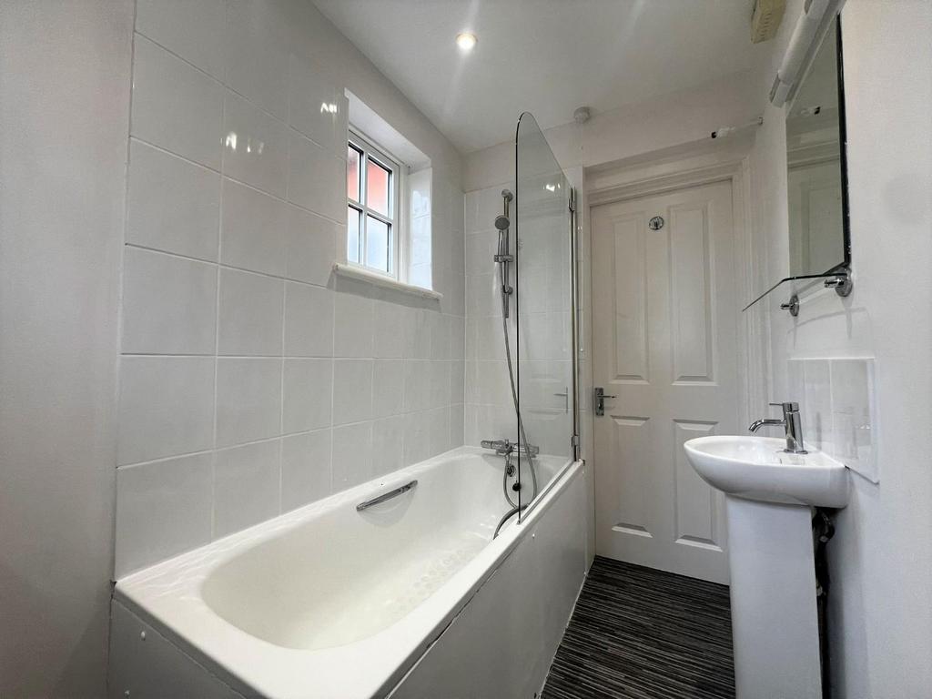 Bathroom 1.JPEG