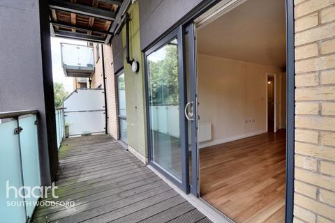 1 bedroom flat for sale, Scenix House, South Woodford