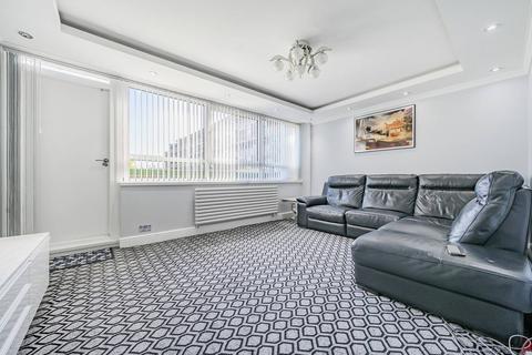 3 bedroom flat to rent, Hampson Way, SW8, Stockwell, London, SW8