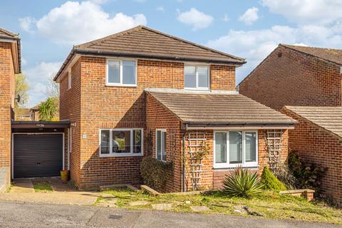 undefined, Gage Close, Crawley RH10