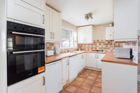 undefined, Gage Close, Crawley RH10