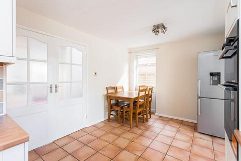 undefined, Gage Close, Crawley RH10