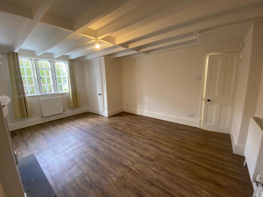 LOUNGE 1.jpg