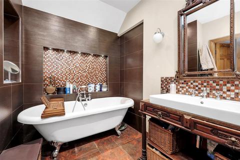5 bedroom terraced house to rent, West Ella Road, London NW10