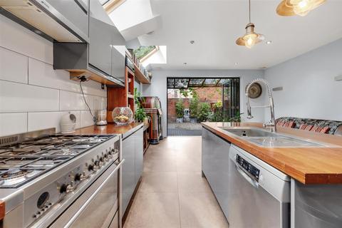 5 bedroom terraced house to rent, West Ella Road, London NW10