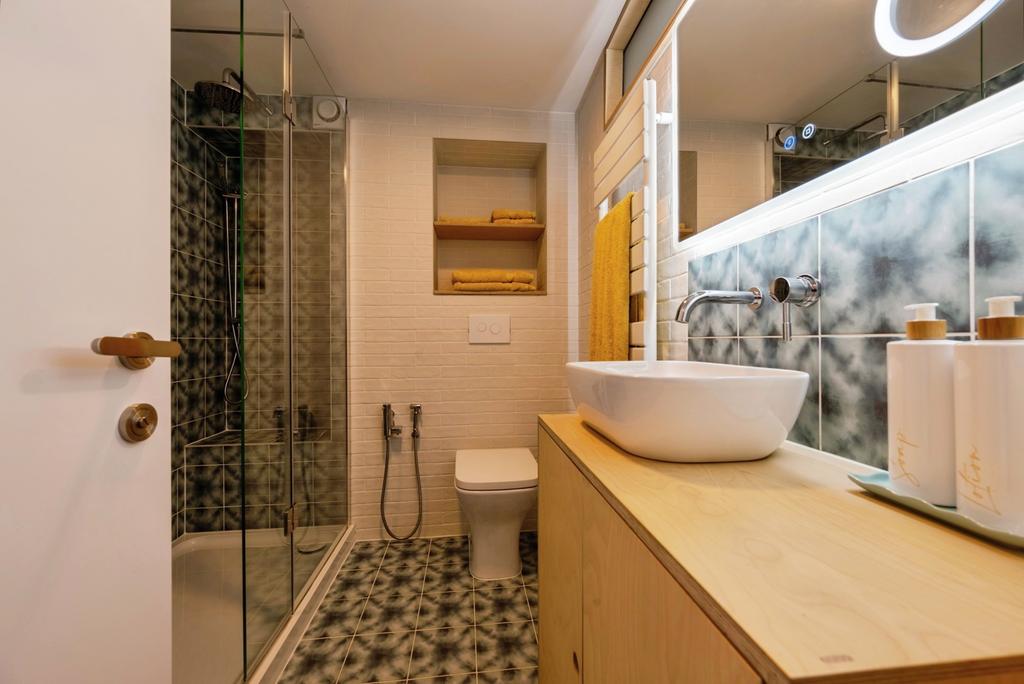 Shower/Cloakroom