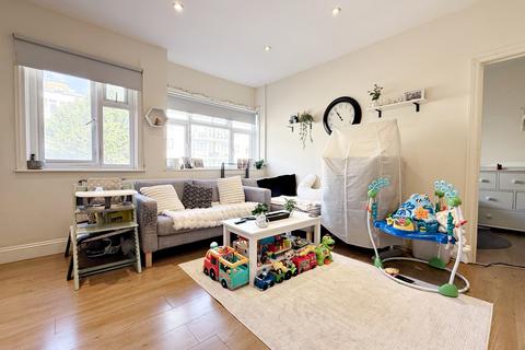 2 bedroom flat to rent - Bathurst Walk, Iver, SL0