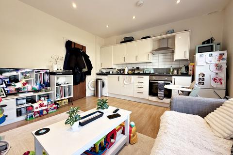 2 bedroom flat to rent, Bathurst Walk, Iver, SL0