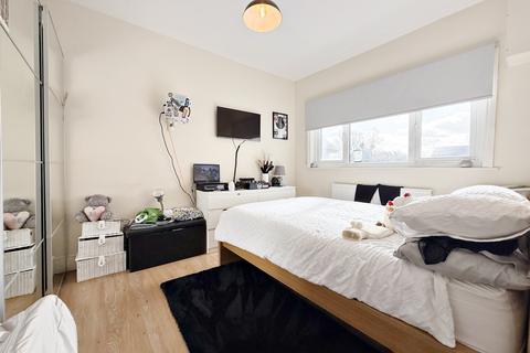 2 bedroom flat to rent, Bathurst Walk, Iver, SL0
