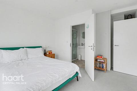 3 bedroom end of terrace house for sale, Marston Way, LONDON