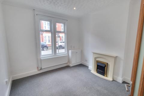 3 bedroom terraced house to rent, Burnmoor Street, Leicester LE2