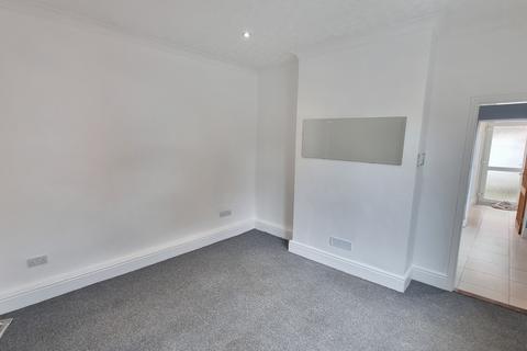 3 bedroom terraced house to rent, Burnmoor Street, Leicester LE2