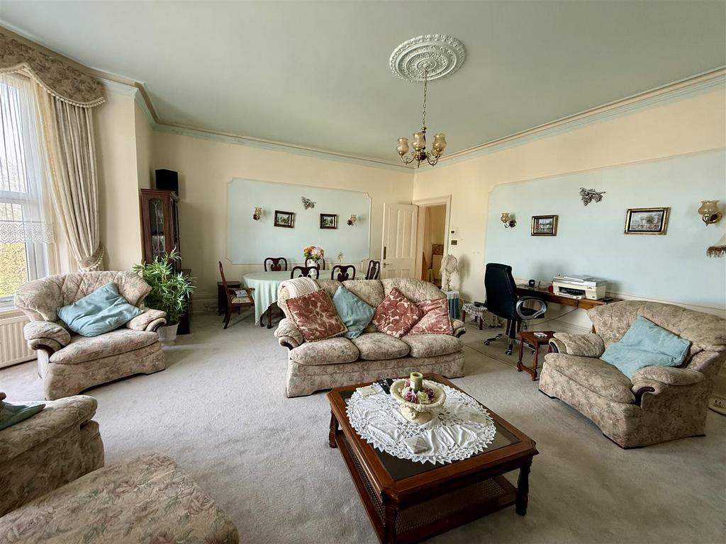 Living Room: