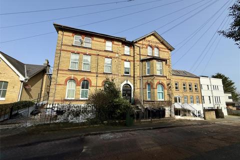 1 bedroom flat for sale - Cliff Road, Cowes