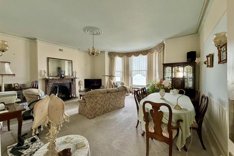 1 bedroom flat for sale, Cliff Road, Cowes