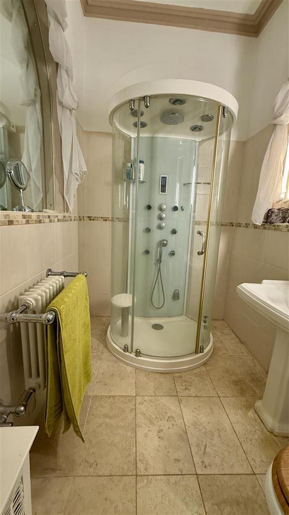 Shower Room: