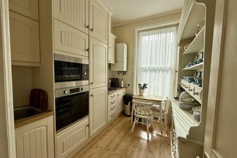 1 bedroom flat for sale, Cliff Road, Cowes