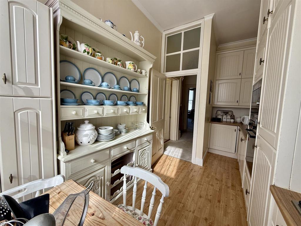 Kitchen: