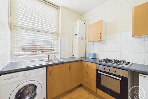 1 bedroom flat to rent, Armley Lodge Road, Leeds LS12