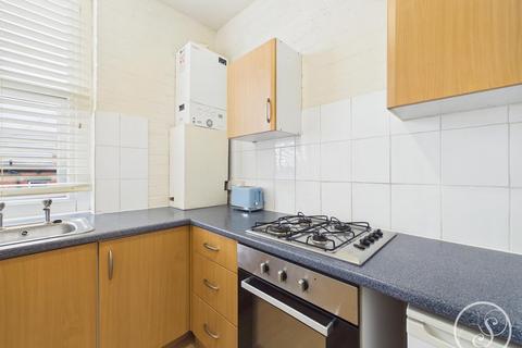 1 bedroom flat to rent, Armley Lodge Road, Leeds LS12