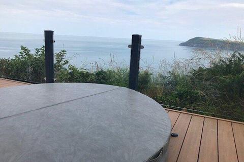 2 bedroom lodge for sale, Fishguard