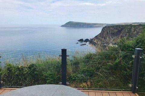 2 bedroom lodge for sale, Fishguard