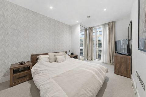 2 bedroom flat to rent, Atrium Apartments, W10
