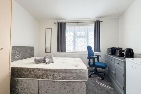 Studio to rent, West Drayton Road, Uxbridge, UB8