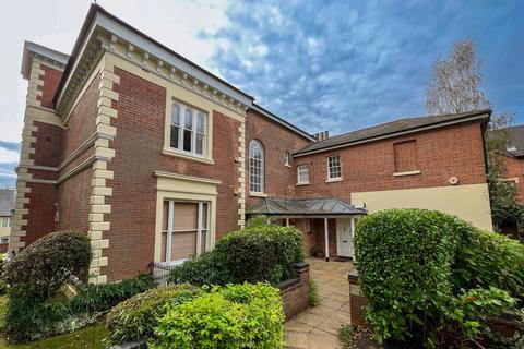 3 bedroom apartment for sale - Brooklands House, Lucas Court, Leamington Spa