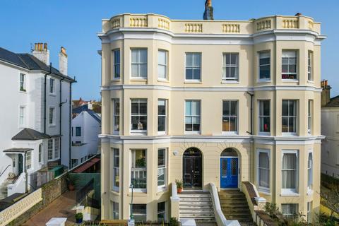 3 bedroom flat to rent, 28 Medina Villas, Hove, BN3