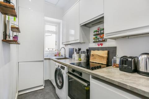 3 bedroom flat to rent, 28 Medina Villas, Hove, BN3