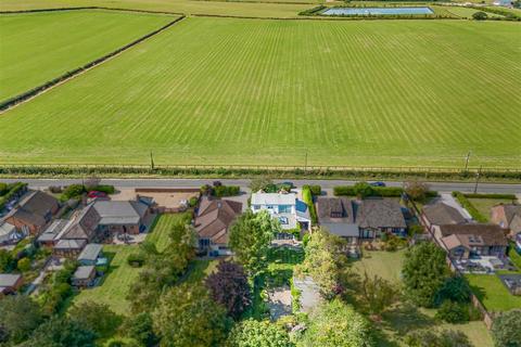 4 bedroom detached bungalow for sale, Newmarket Road, Moulton CB8