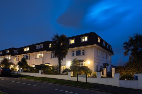 2 bedroom ground floor flat for sale, Feversham Avenue, Bournemouth