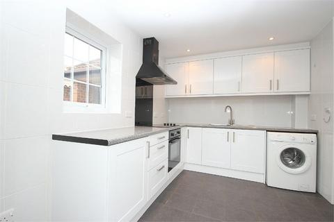 4 bedroom chalet to rent - Corsair Close, Stanwell TW19