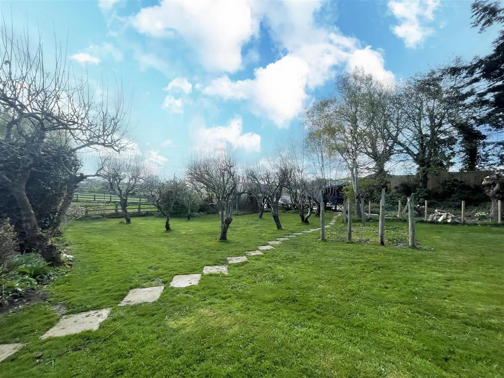 Manor Farm, Walford Heath Garden 2023 4.jpg